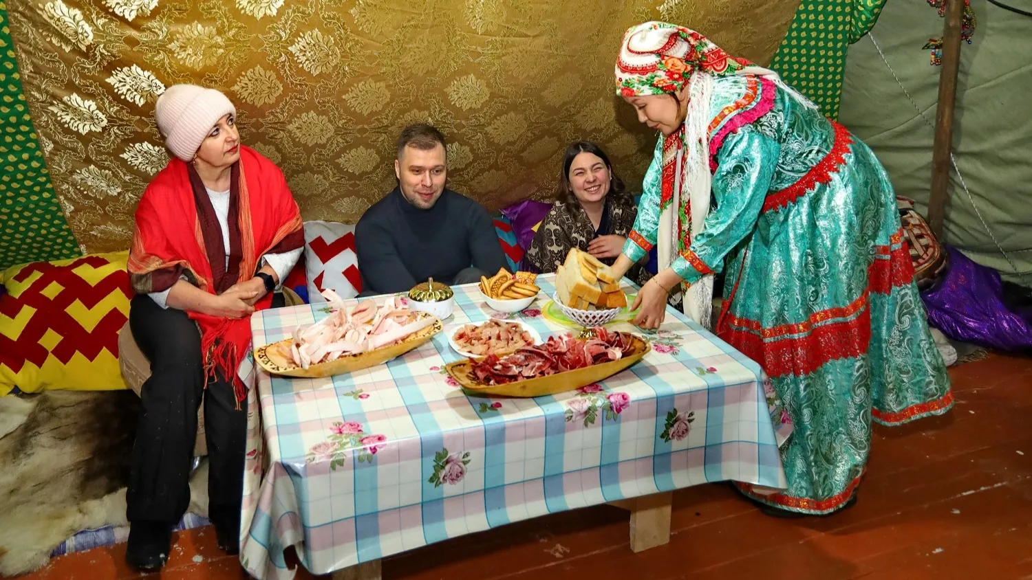 Проекты по этнотуризму знакомят с самобытной культурой северных народов. Фото: Василий Петров / "Ямал-Медиа"