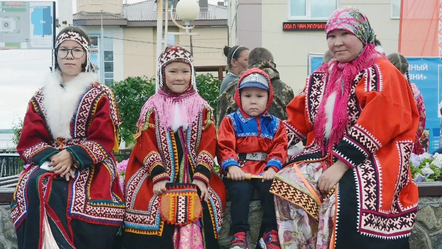 Хасты ның Ирина Серасхова (Неркагы) няврэмлал пилан. Хор: Вера Лонгортова.