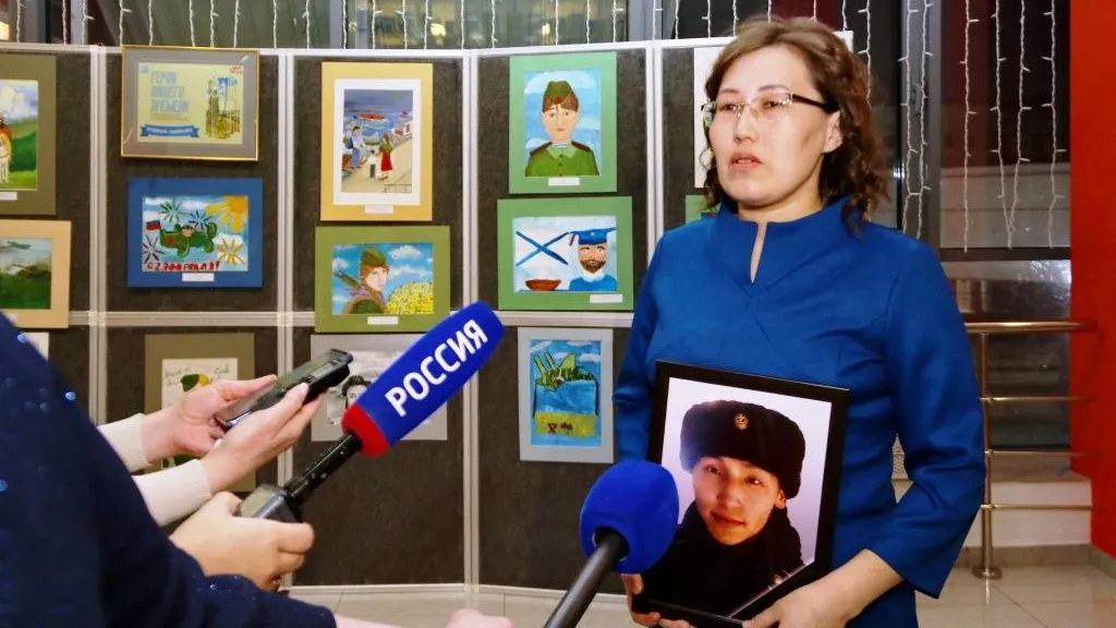 Елена Раилеан заменила своему брату маму, и достойно воспитала защитника Отечества. Фото: Василий Петров / "Ямал-Медиа"