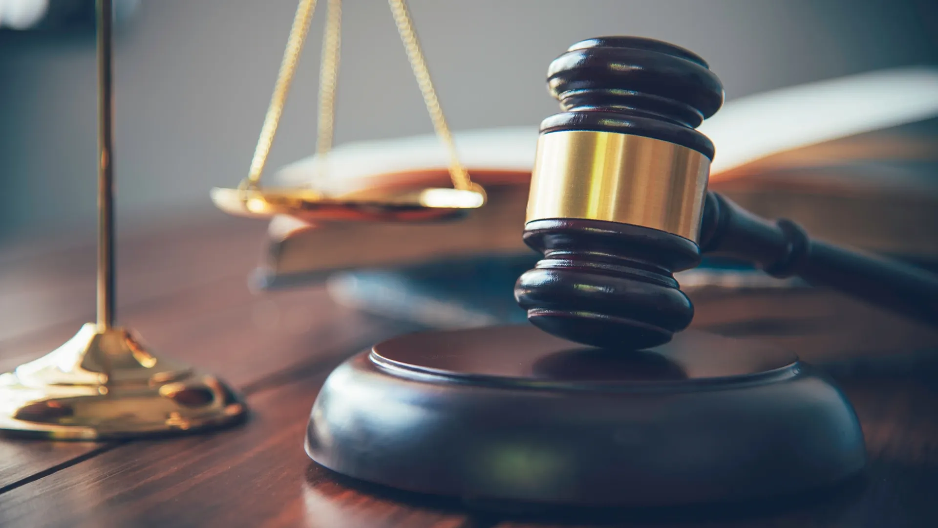 Суд оштрафовал северянина за нападение на полицейского. Фото: photobyphotoboy / Shutterstock.com