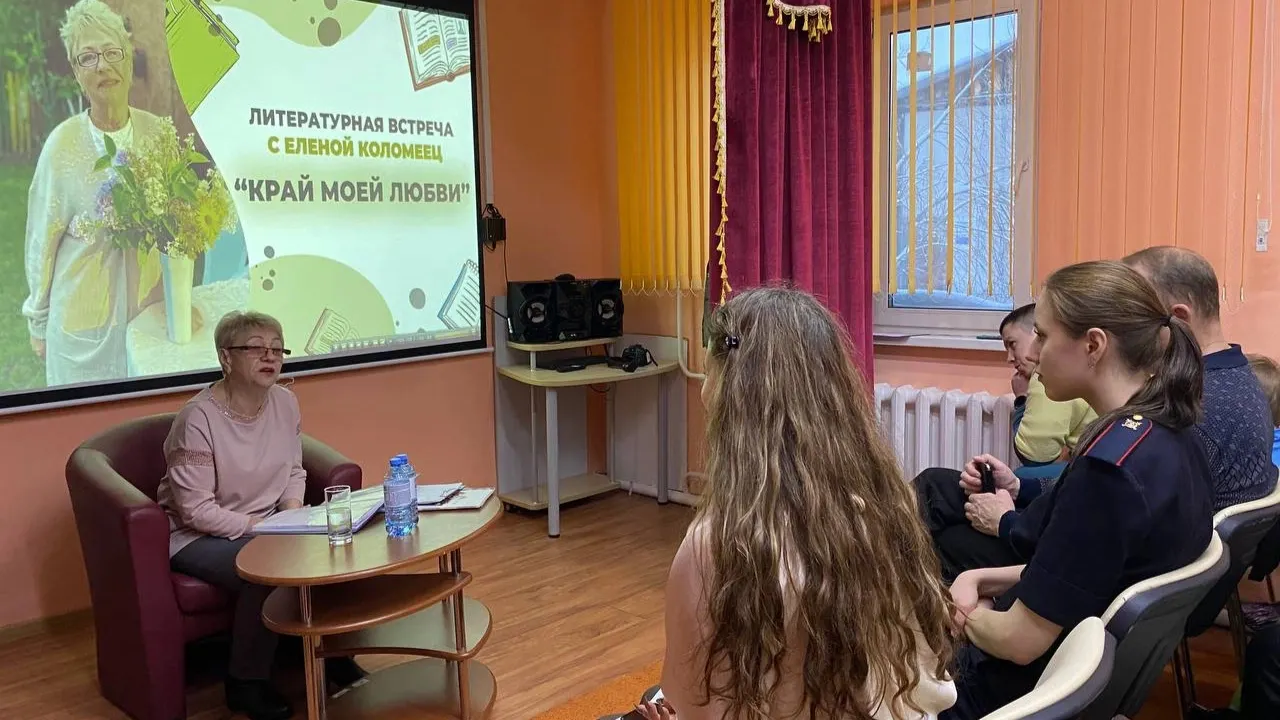 Многие произведения ветерана посвящены любимому району. Фото: Анастасия Ульянова / "Ямал-Медиа"