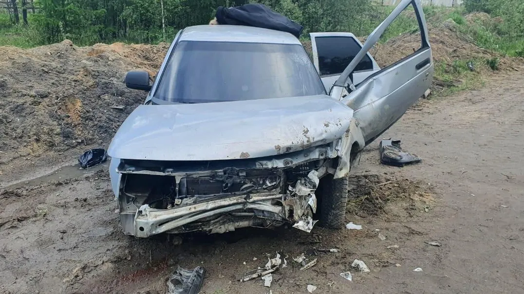 Автомобиль получил серьёзные повреждения. Фото: пресс-служба ГИБДД по ЯНАО