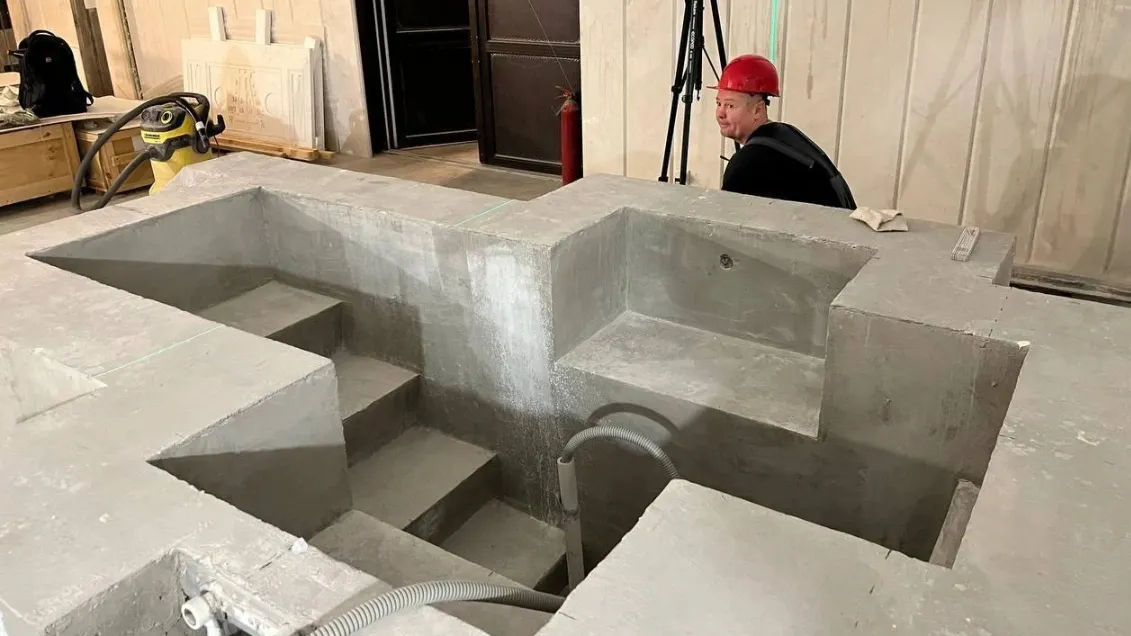 Размеры купели позволят взрослым полностью погружаться в воду. Фото: vk.com/stroim_yamal