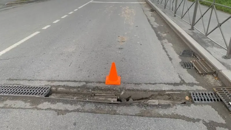 Салехардский самокатчик пострадал, въехав в водоотводной лоток. Фото: пресс-служба Госавтоинспекции ЯНАО