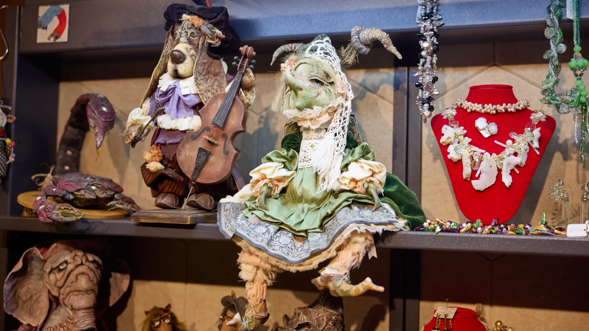 Интерьерные куклы. Фото: Юрий Здебский /«Ямал-Медиа» 