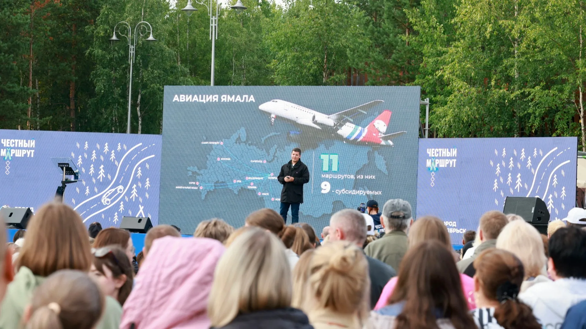 Более двух часов продолжалось общение главы региона и ноябрян. Фото: Юлия Чудинова / "Ямал-Медиа"