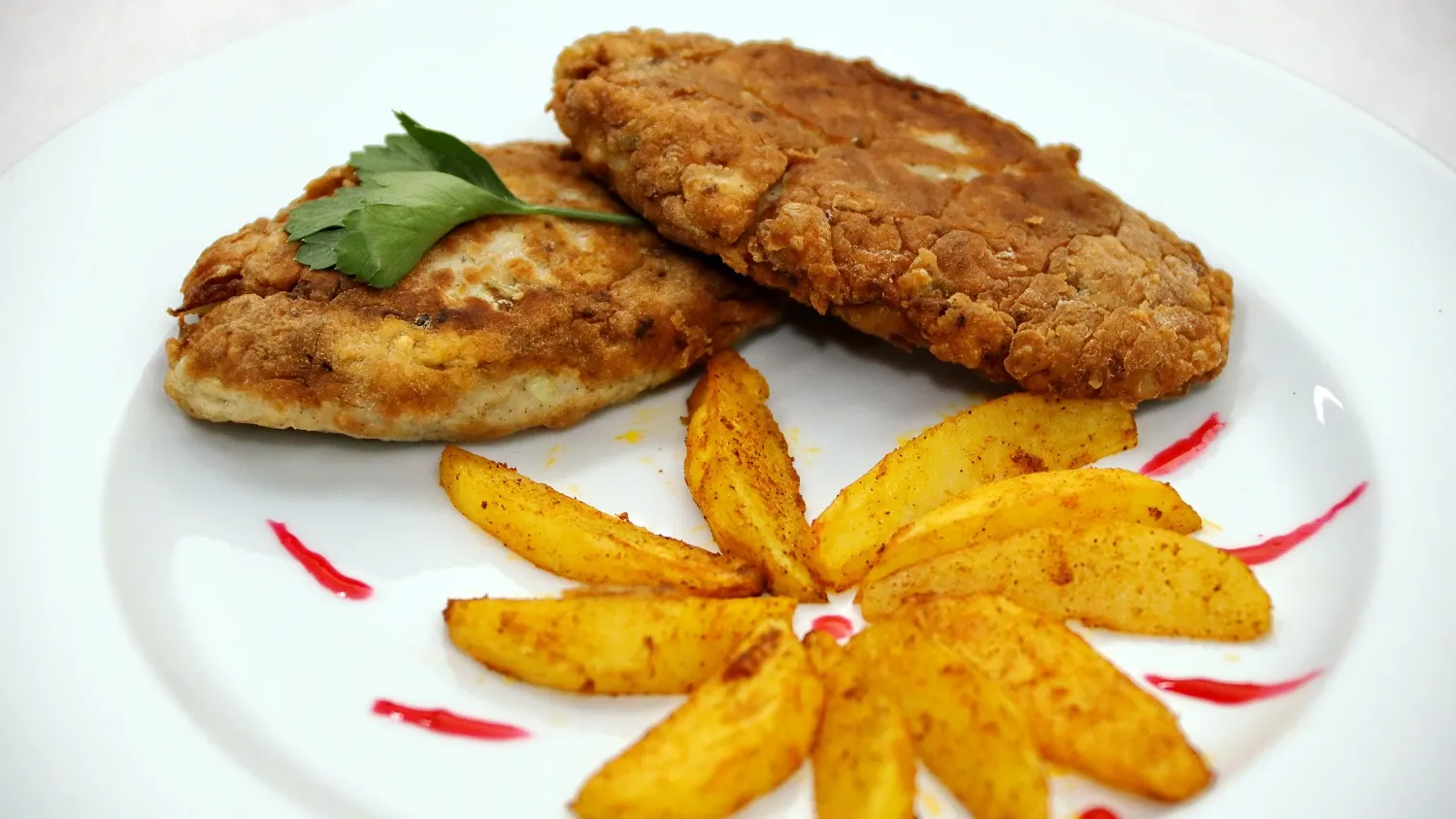 Студенты старались раскрыть вкус местной рыбы и эффектно представить свое блюдо жюри. Фото: Василий Петров / «Ямал-Медиа»