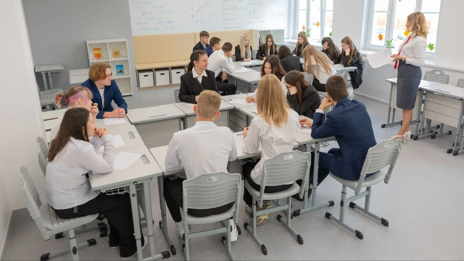 Новую систему оплаты труда педагогов введут в 2026 году. Фото: Александр Чирва / «Ямал-Медиа»