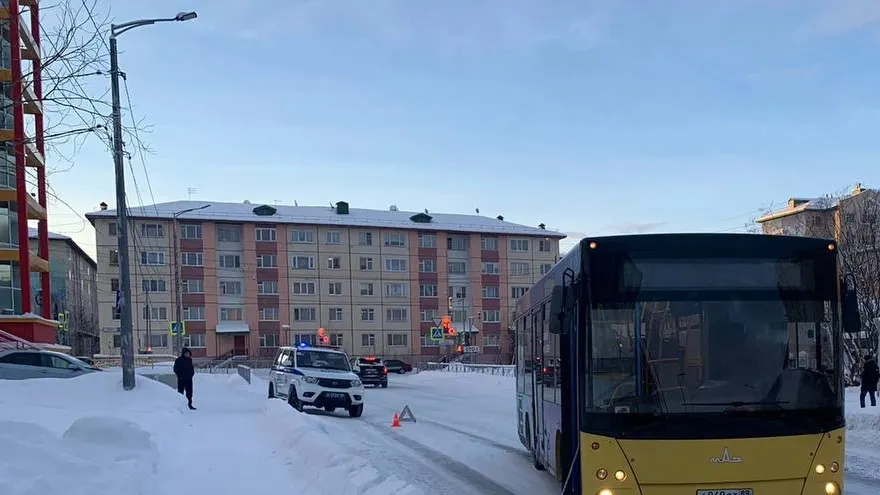 Момент происшествия попал на камеры видеонаблюдения. Фото: предоставлено пресс-службой ОГИБДД УМВД России по городу Салехарду