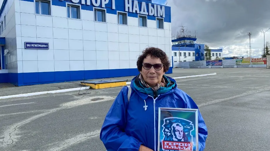 Валентину Гаврилову тепло встречали в родной школе. Дело, которому она посвятила годы, развивается и дальше. Фото: предоставлено ТРК Надым