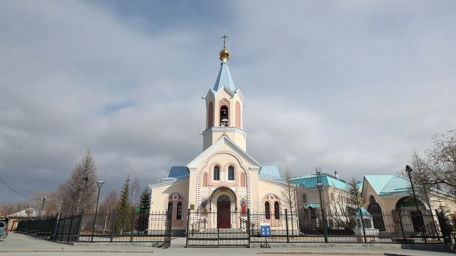 Храм в честь первоверховных апостолов Петра и Павла. Фото: Андрей Ткачёв / «Ямал-Медиа»
