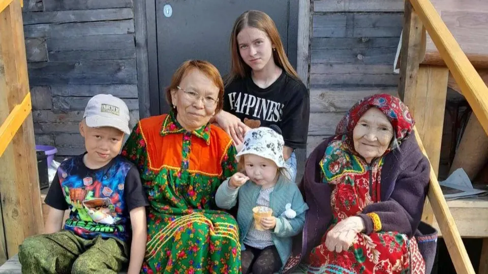 Мария Тимофеевна Пырысева эвеӆ па хиӆыӆаӆ пиӆан. Хор: Елена Возелова