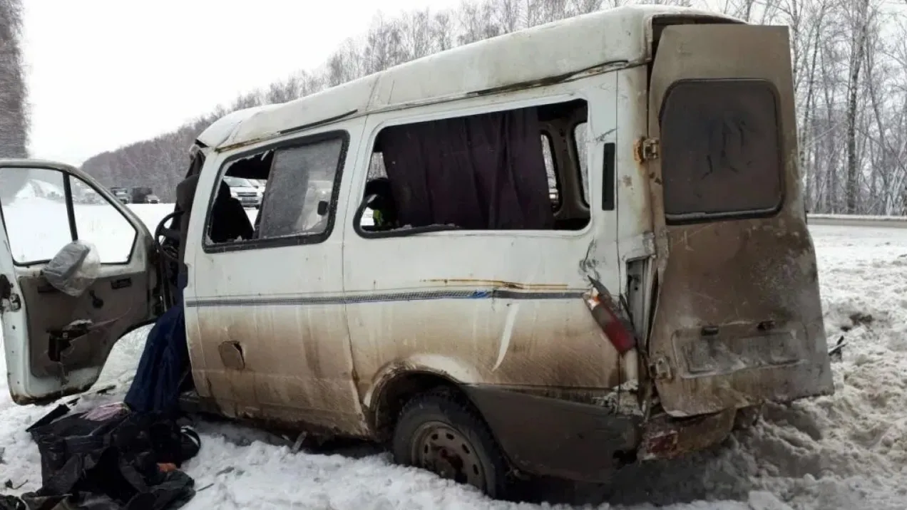 В Красноселькупском районе столкнулись КамАЗ и «Соболь». Фото: ЕДДС Красноселькупского района