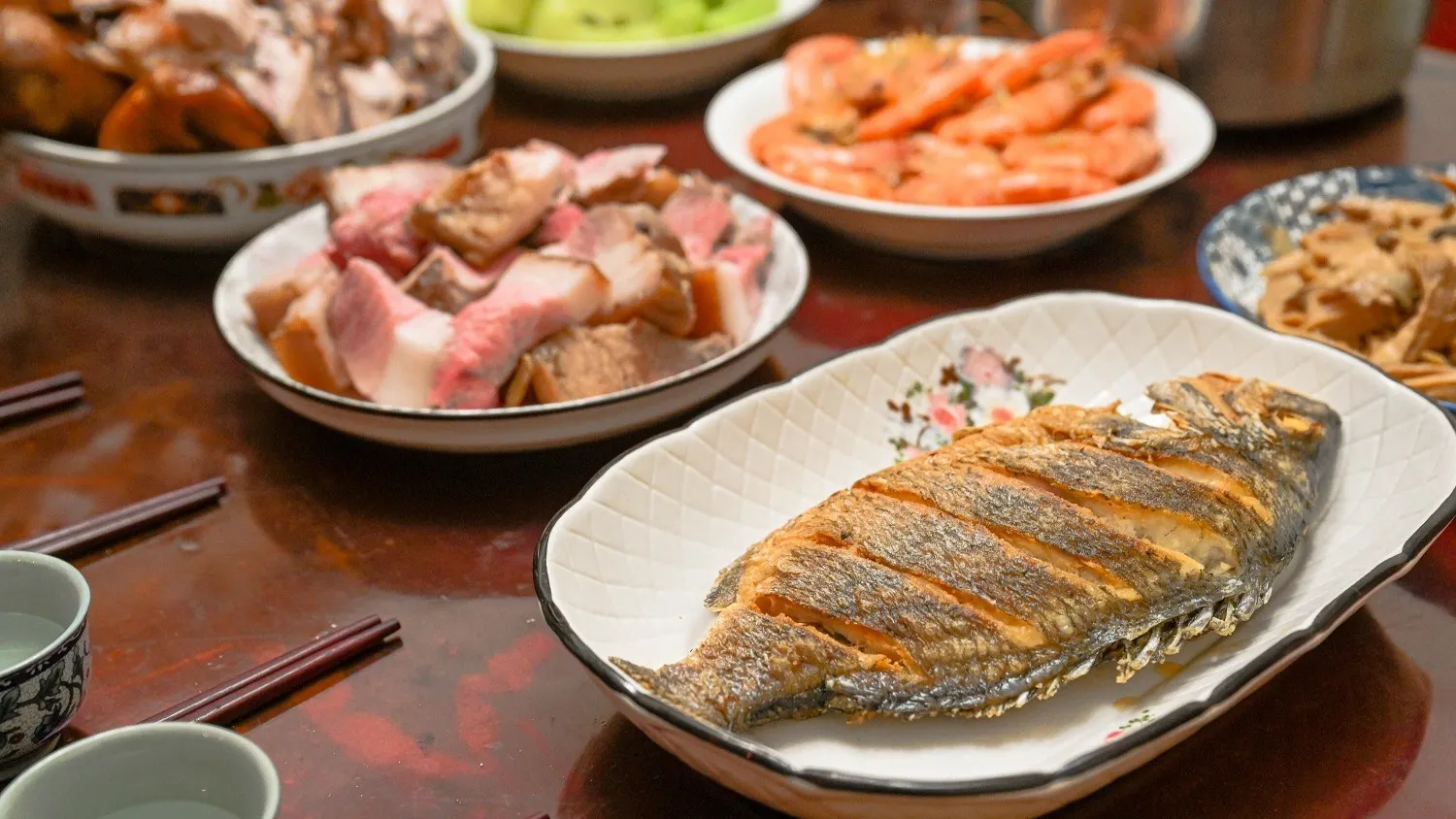 Рыбные блюда тоже украсят новогодний стол. Фото: kuenlin/Shutterstock/Fotodom