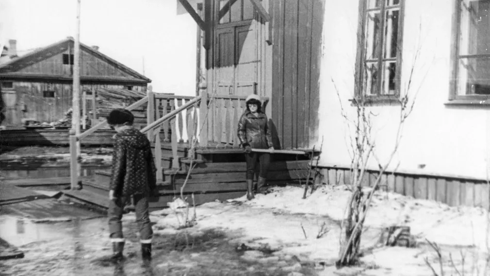 Середина 80-х. На яр-салинских улочках весенняя слякоть, а в душе тепло, когда на подходе баржа с новенькими велосипедами. Фото: предоставлено из фондов МБУК Ямальский районный музей