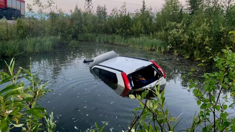 Утонувший внедорожник. "Утопленик" восстановлению не подлежит. Фото: ЦАФАП в ОДД ГИБДД УМВД России по ЯНАО