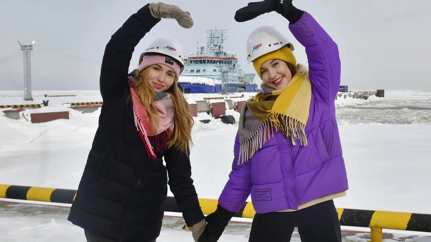 В этом году губернатор Ямала Дмитрий Артюхов собрал успешных ребят со всей страны на заводе «Ямал СПГ» в Сабетте. Фото: Андрей Ткачёв / «Ямал-Медиа»