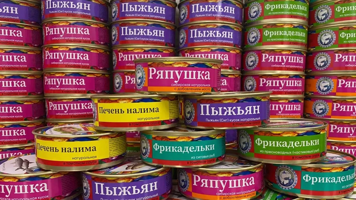 Консервная линия компании способна выпускать до 200 банок в час. Фото: предоставлено пресс-службой губернатора ЯНАО