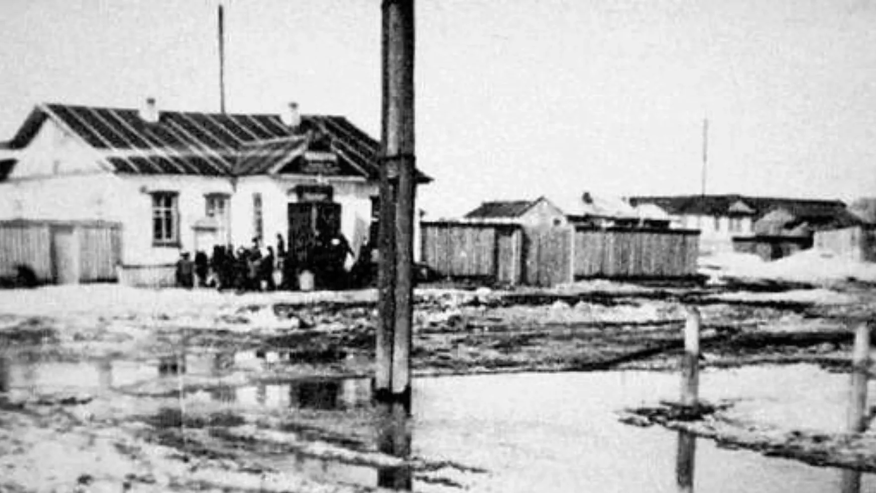 Здание кинотеатра «Мир», Салехард, 1950-е годы. Фото: предоставлено Государственным архивом ЯНАО