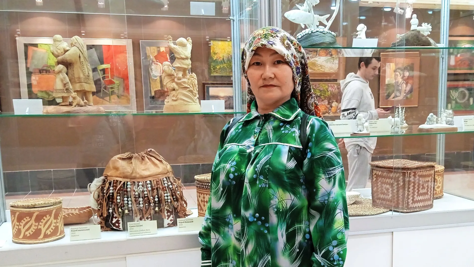 Ханты, ур аканят патан туӆам. Щаӆта 50 сантиметра паӆат аканем ханты сохан ӆуматтаӆэм. Хор: Альбина Тырлина.