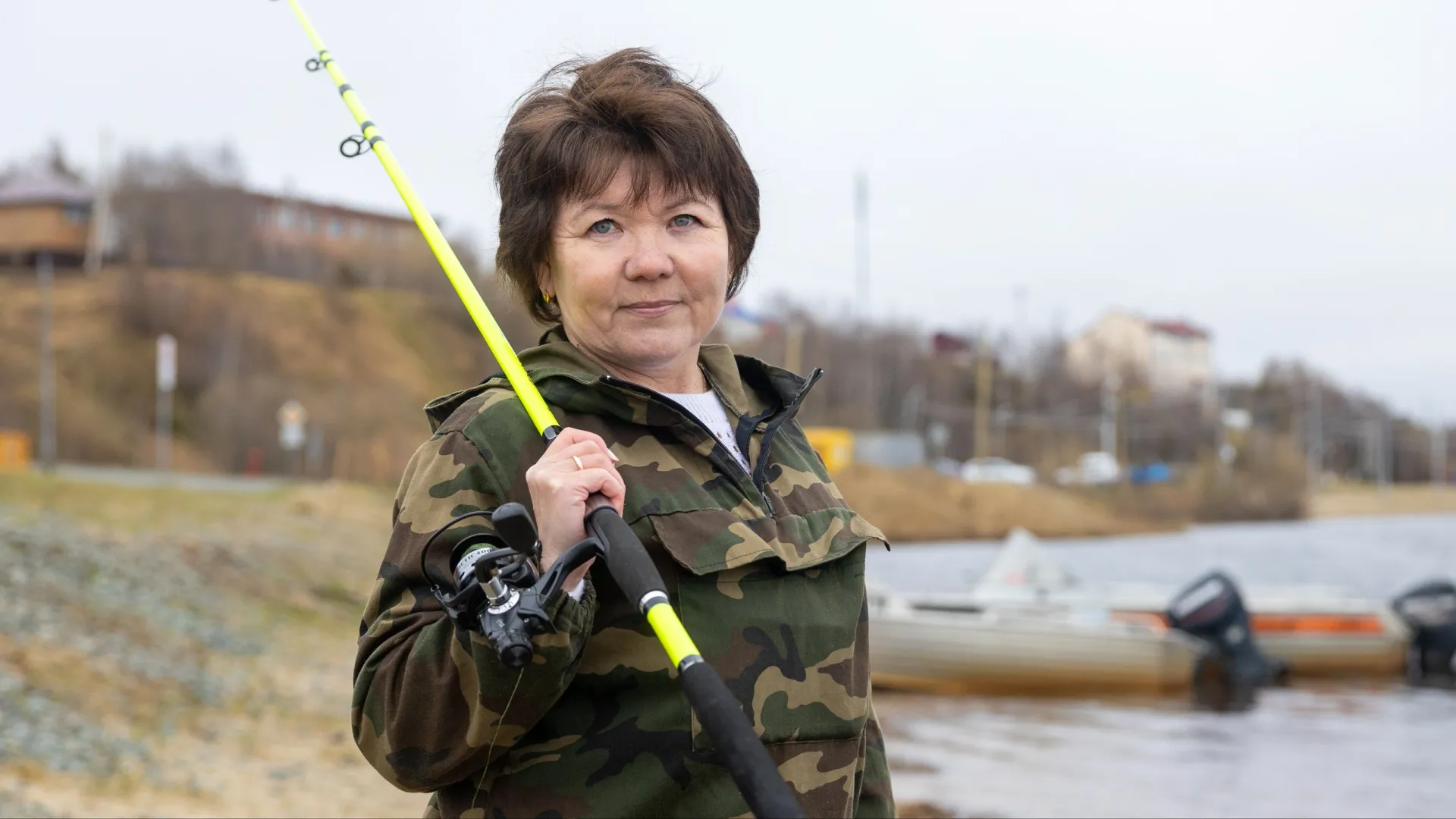 Лариса Мороз:  «Для нас в рыбалке главное не улов, а единение с природой: чистый воздух, речка, тишина». Фото: Фёдор Воронов / «Ямал-Медиа»