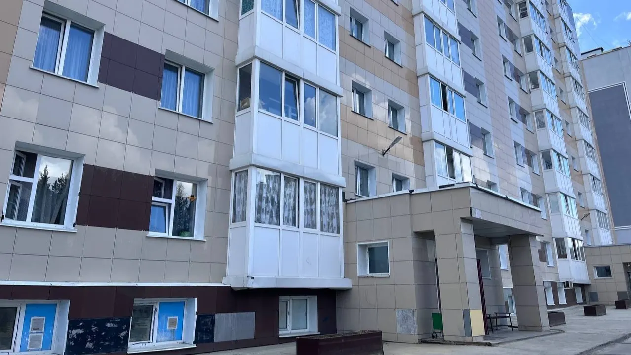 Дом на улице Советской в Ноябрьске, где в ночь на 5 июня произошла трагедия. Фото: Яна Джус / «Ямал-Медиа»