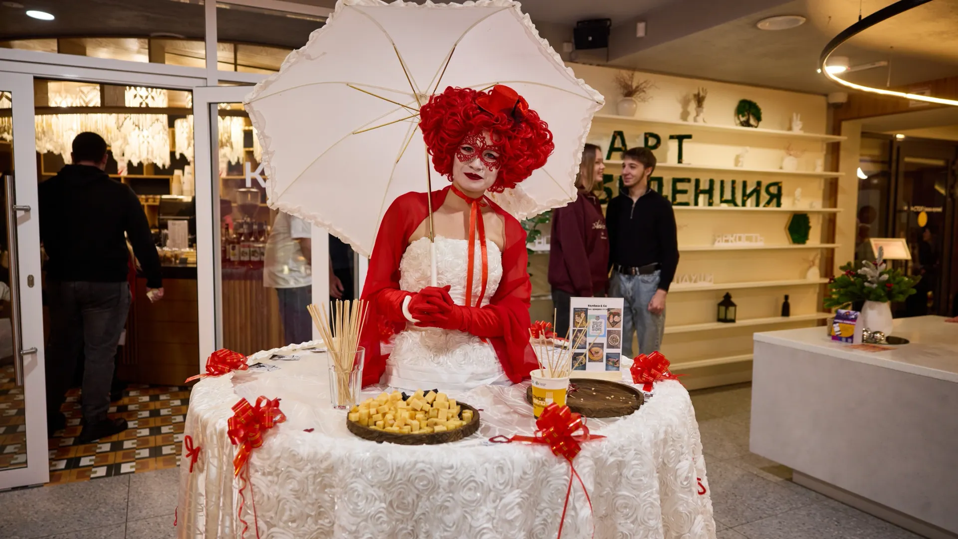 Креатив начинается со входа. Фото: Юрий Здебский /«Ямал-Медиа»