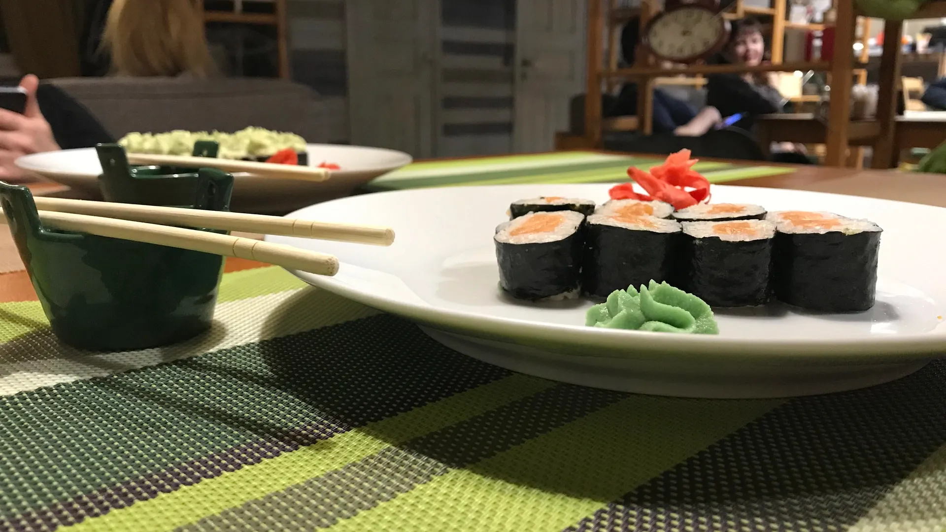 Блюдо японской кухни в тазовском сеиейном кафе. Фото Анастасии Ульяновой.