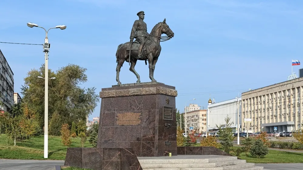 Памятник Константину Рокоссовскому. Фото: Mikhail Markovskiy/Shutterstock/ФОТОДОМ