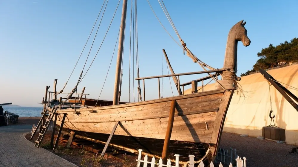 Корабль финикийской цивилизации. Фото: Cagkan Sayin / Shutterstock / Fotodom Корабль финикийской цивилизации. Фото: Cagkan Sayin / Shutterstock / Fotodom