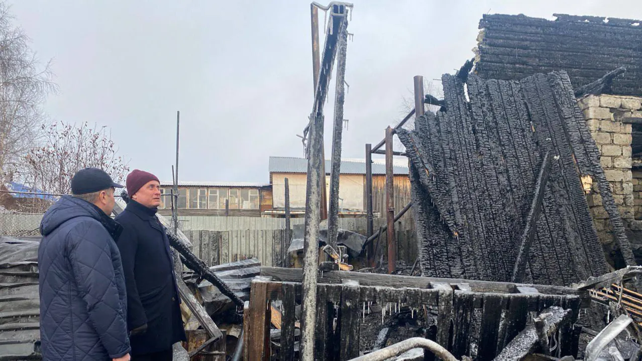 Мэр Сургута Слепов на месте трагедии, унесшей жизни восьми человек. Фото: t.me/slepovsurgut