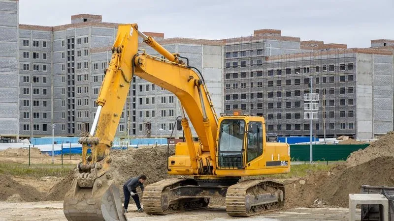 Социальную инфраструктуру возводят одновременно с новыми микрорайонами. Фото: Фёдор Воронов / «Ямал-Медиа»