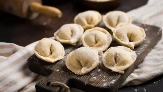 В Салехарде обещают накормить всех вкусными пельменями по-семейному. Фото: «Подслушано в Салехарде», «ВКонтакте»