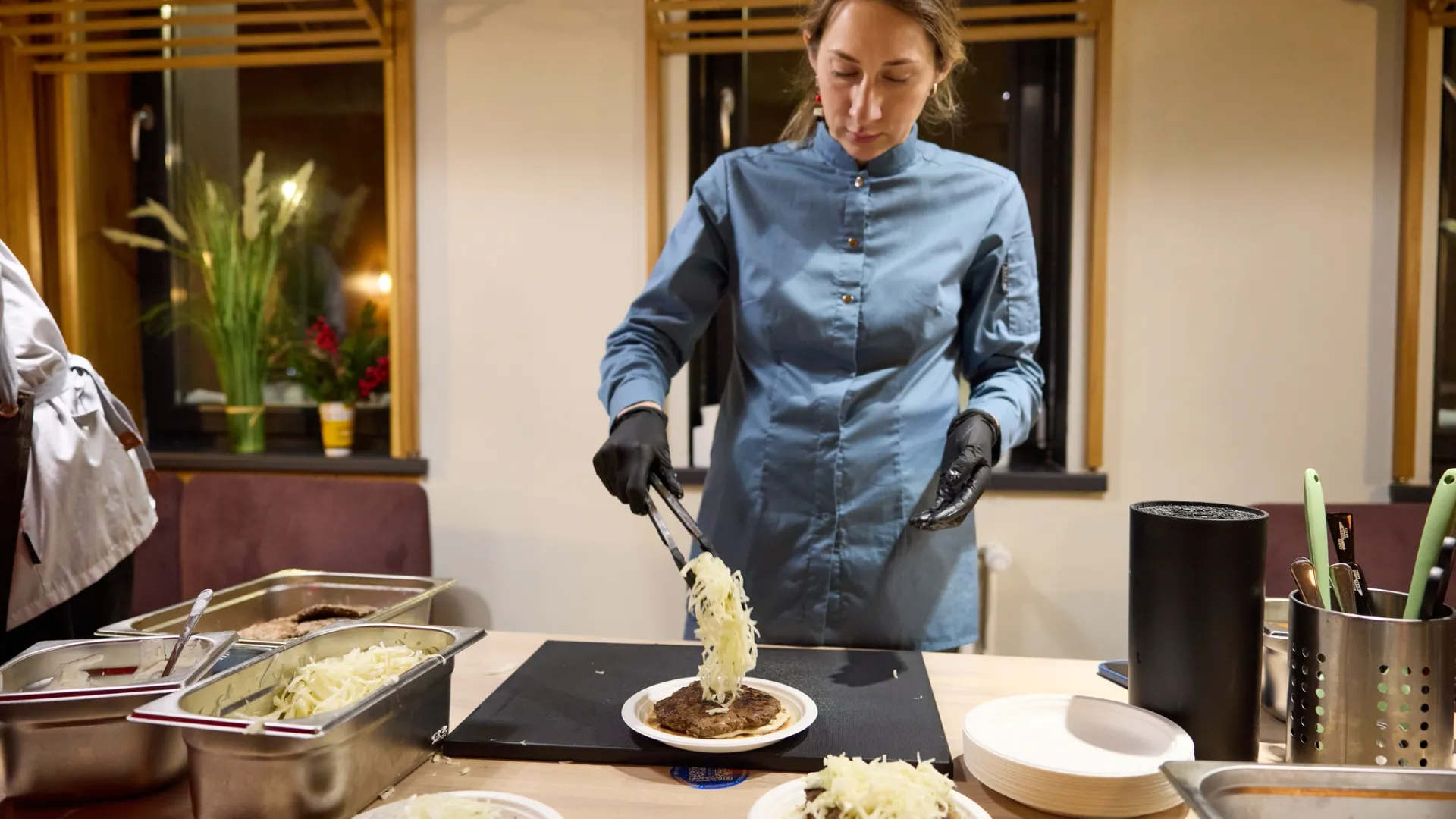 Дегустация. Фото: Юрий Здебский / «Ямал-Медиа»