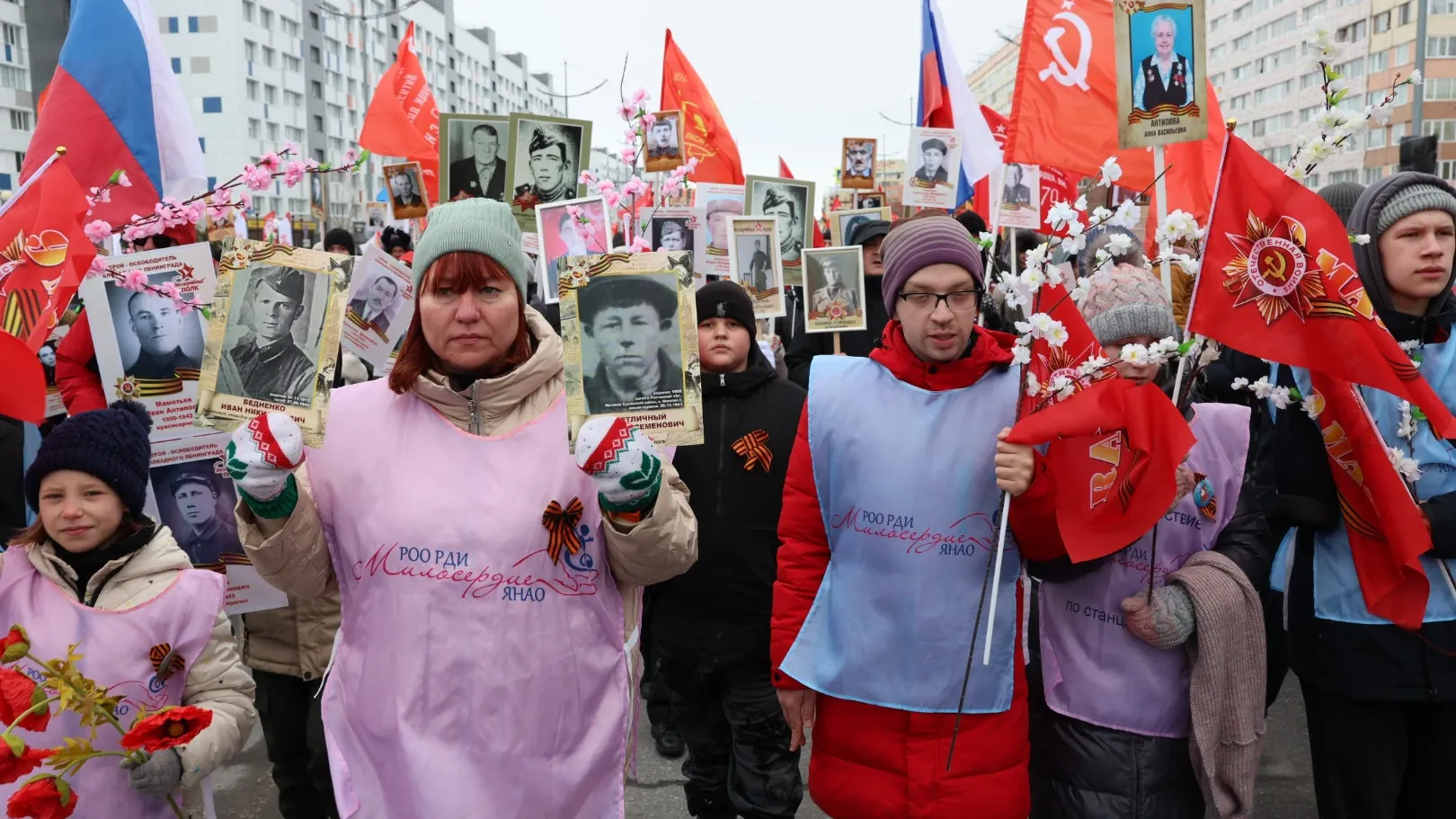 «Бессмертный полк» в Новом Уренгое. Фото: Александр Чирва / «Ямал-Медиа»
