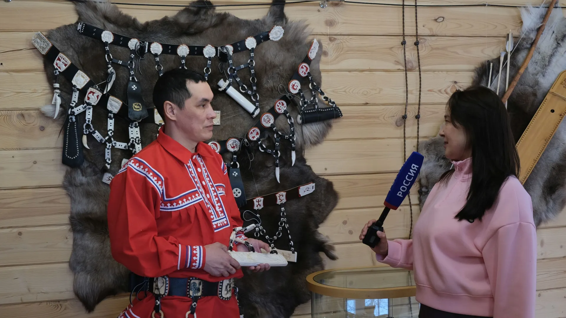 Сергей Аляба ӆов эӆты нёхарты пормасӆаӆ умащӆыӆайт. Хор: Альбина Тырлина.