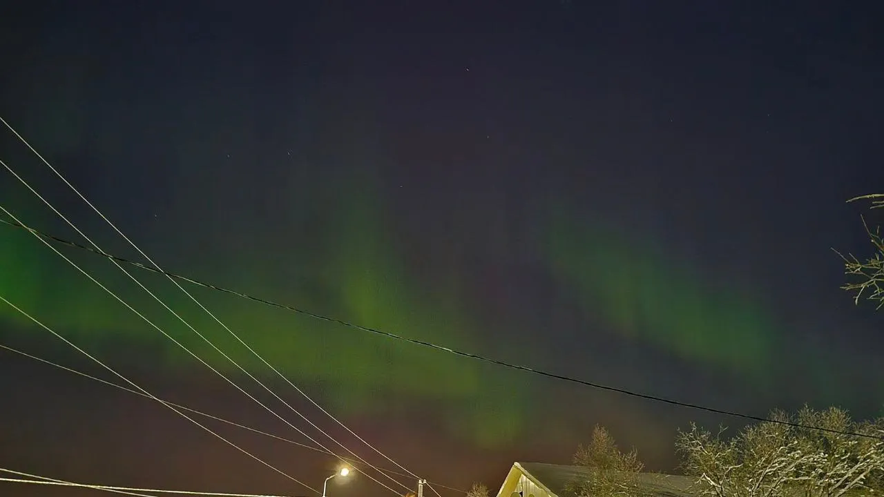 Северное сияние над Салехардом. Фото: Елена Миленина / «Ямал-Медиа»
