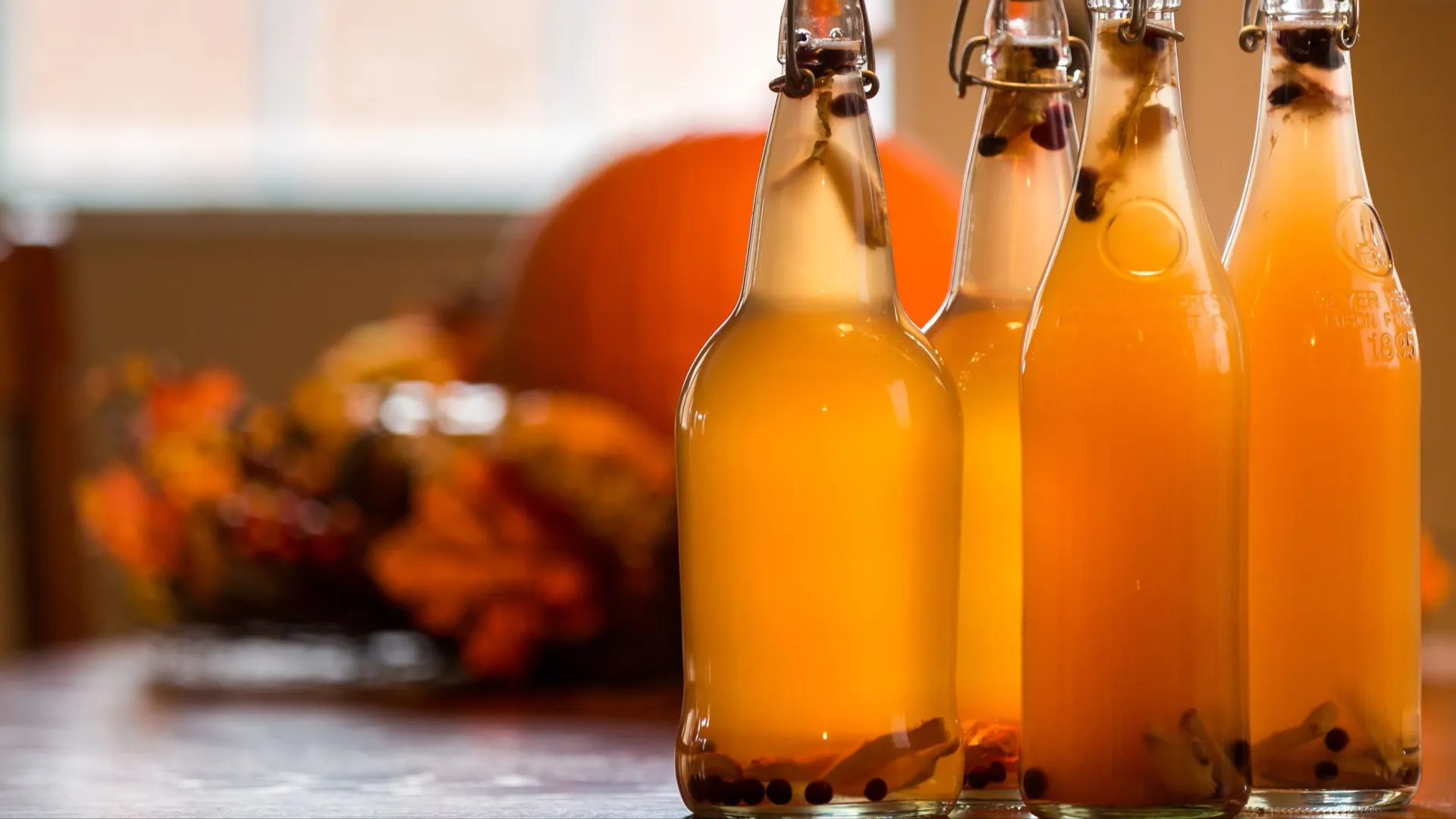 Напиток из чайного гриба охлаждает летом и повышает иммунитет зимой. Фото: Scott Wilson Photography / Shutterstock / Fotodom