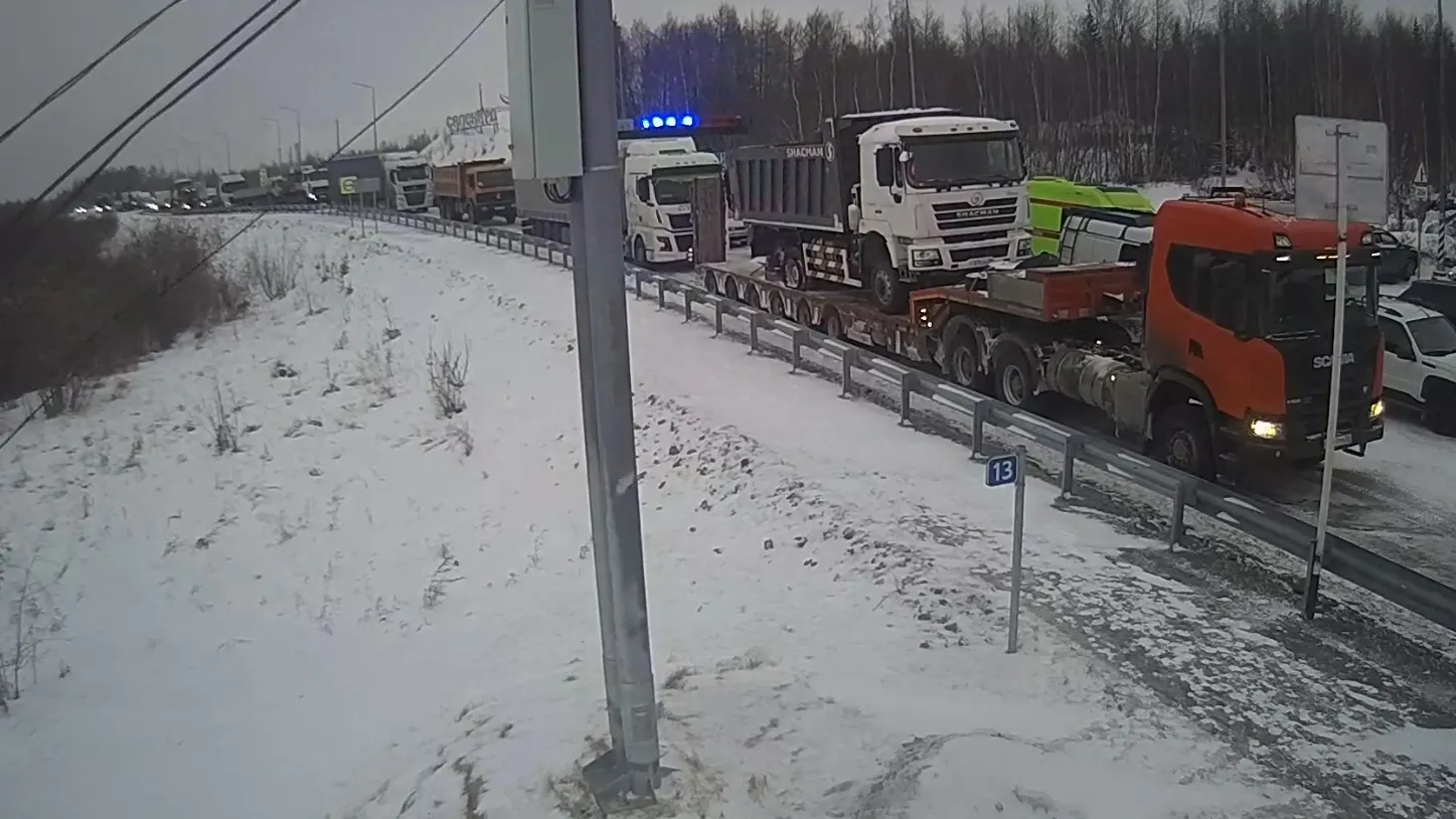 Фото: скриншот видео с онлайн-камеры на КПП у переправы со стороны Салехарда