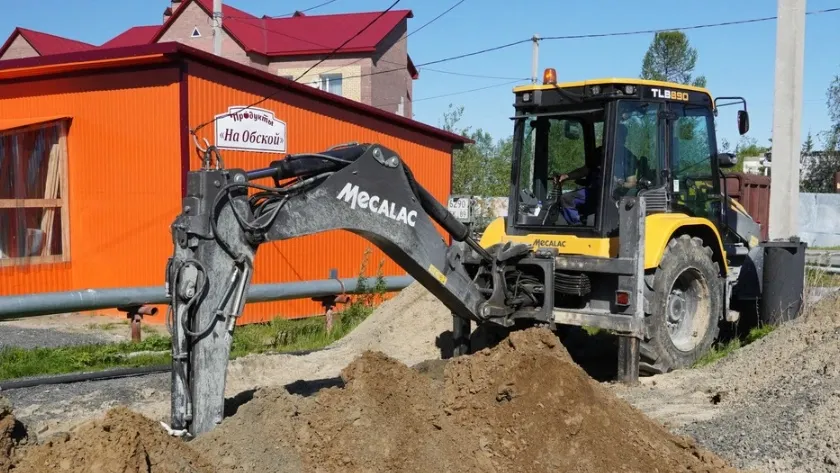 В Аксарке прокладывают газопровод. Фото: пресс-служба губернатора ЯНАО