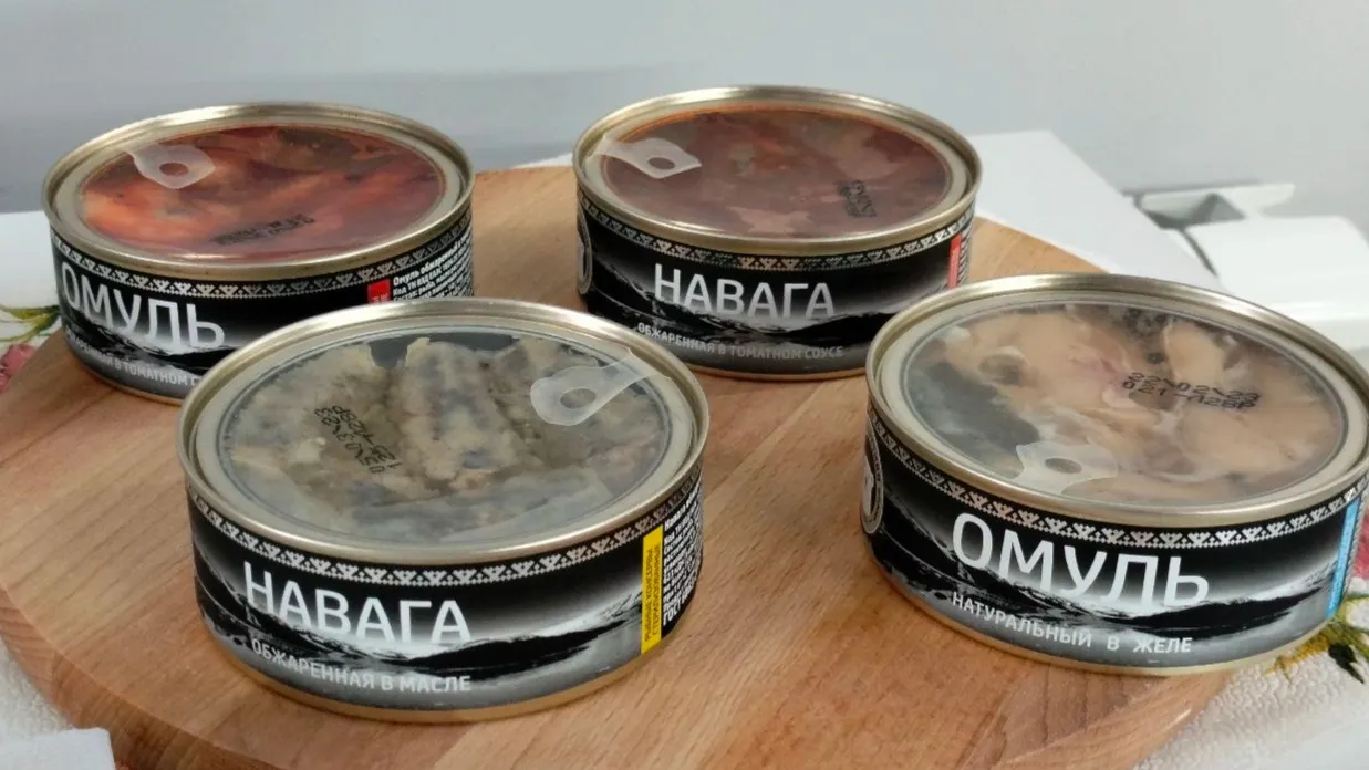 Банки с прозрачной крышкой привлекают внимание издалека. Фото: Владимир Ганчерко / "Ямал-Медиа"