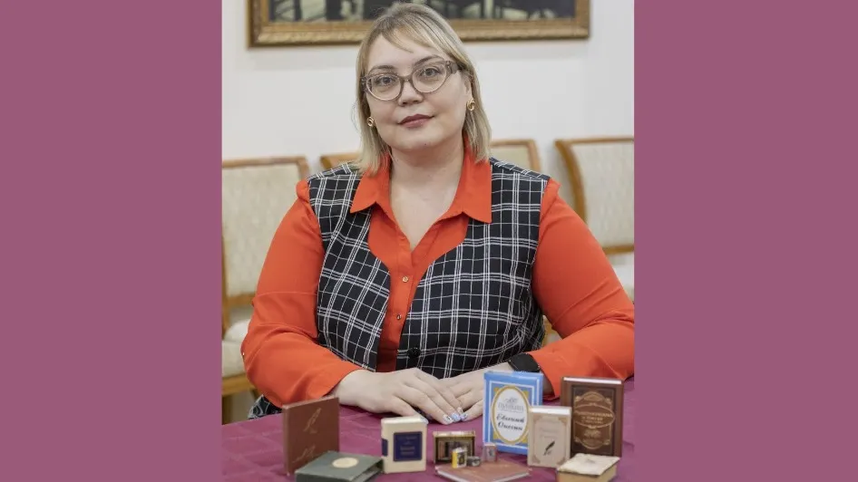 Олеся Варкентин: «Книги покупаю не только чтобы пополнить собрание, но и чтобы почитать». Фото: Надежда Семёнова
