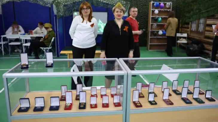 Коллекционировать и выставлять государственные награды можно, если речь идет о медалях и орденах родственников. Фото: Андрей Ткачев / «Ямал-Медиа».