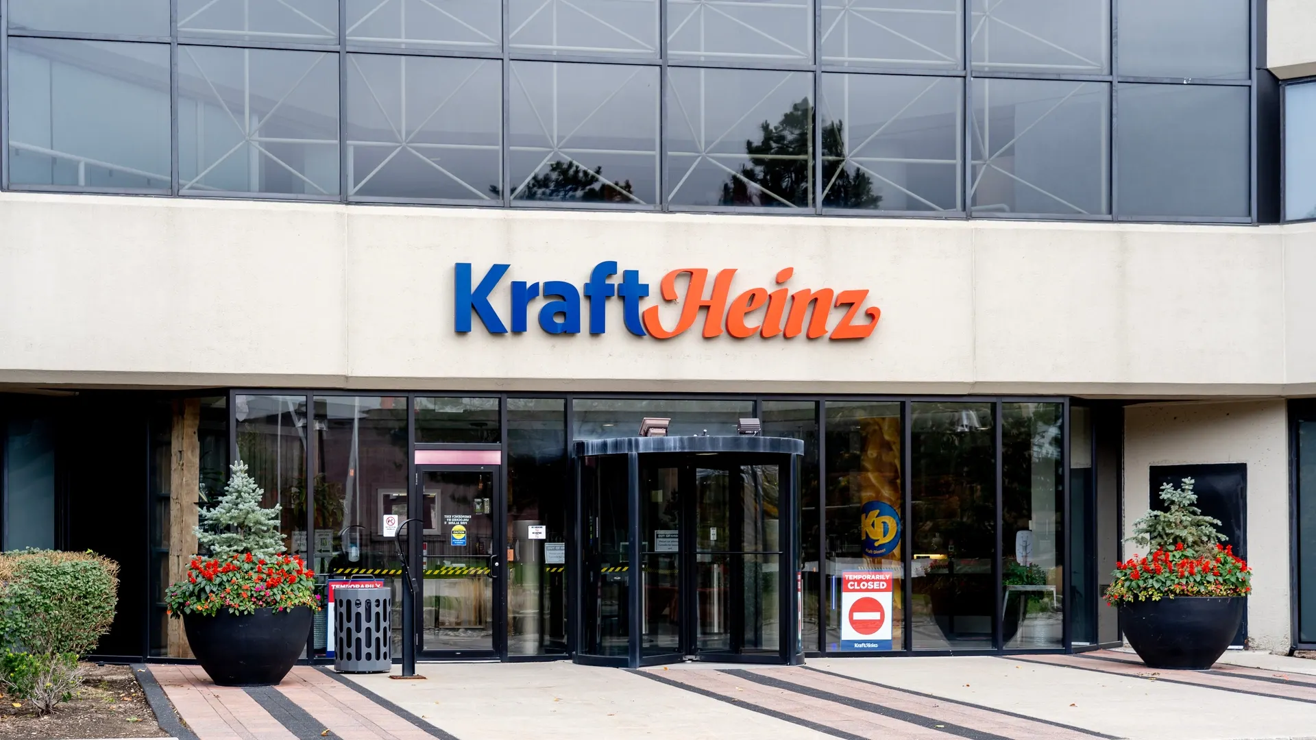 Представители Kraft Heinz заявили «Ъ», что не комментируют «рыночные слухи». Фото: JHVEPhoto / Shutterstock.com