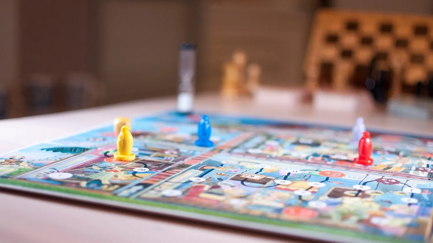 Настольные игры интересны всем возрастам. Фото: Ultraskrip/Shutterstock/Fotodom