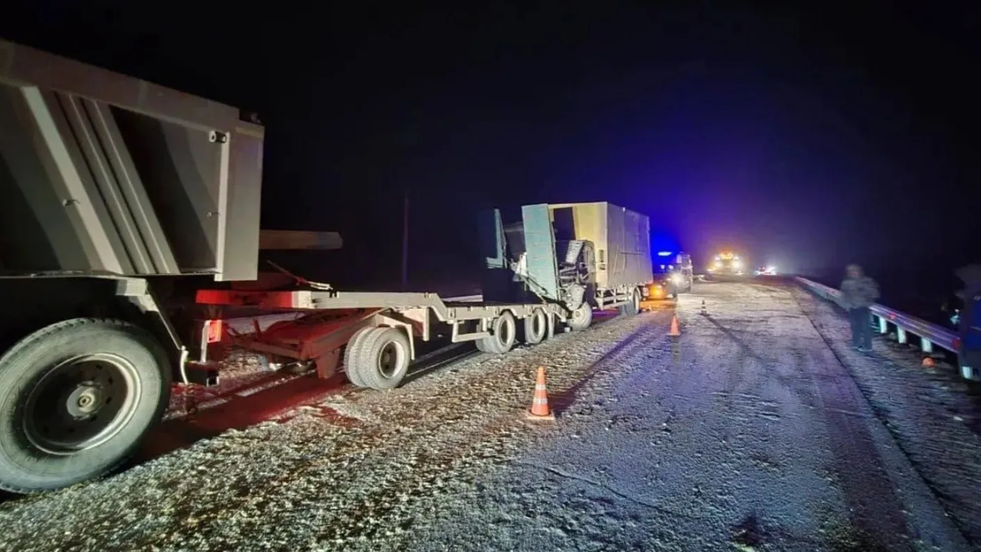 На а/д Сургут — Салехард водитель «газели» пошел на обгон и погиб. Фото предоставлено Госавтоинспекцией ЯНАО