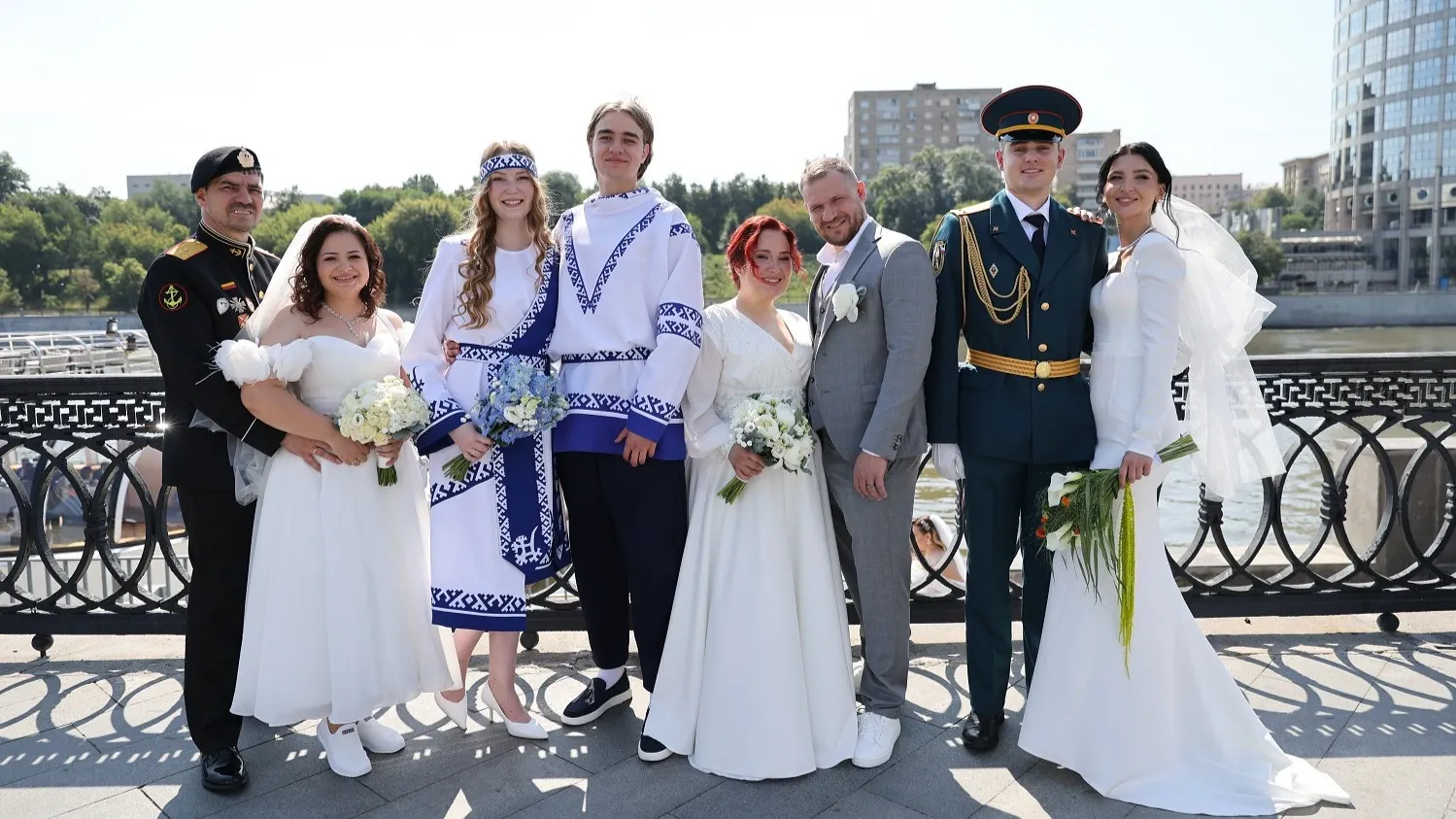 Молодожены на Всероссийском свадебном фестивале. Фото: предоставлено из архива Службы ЗАГС ЯНАО