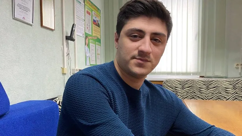 Гадир Байрамов всегда готов порадовать зрителей своим творчеством. Фото: Анастасия Ульянова / «Ямал-Медиа»