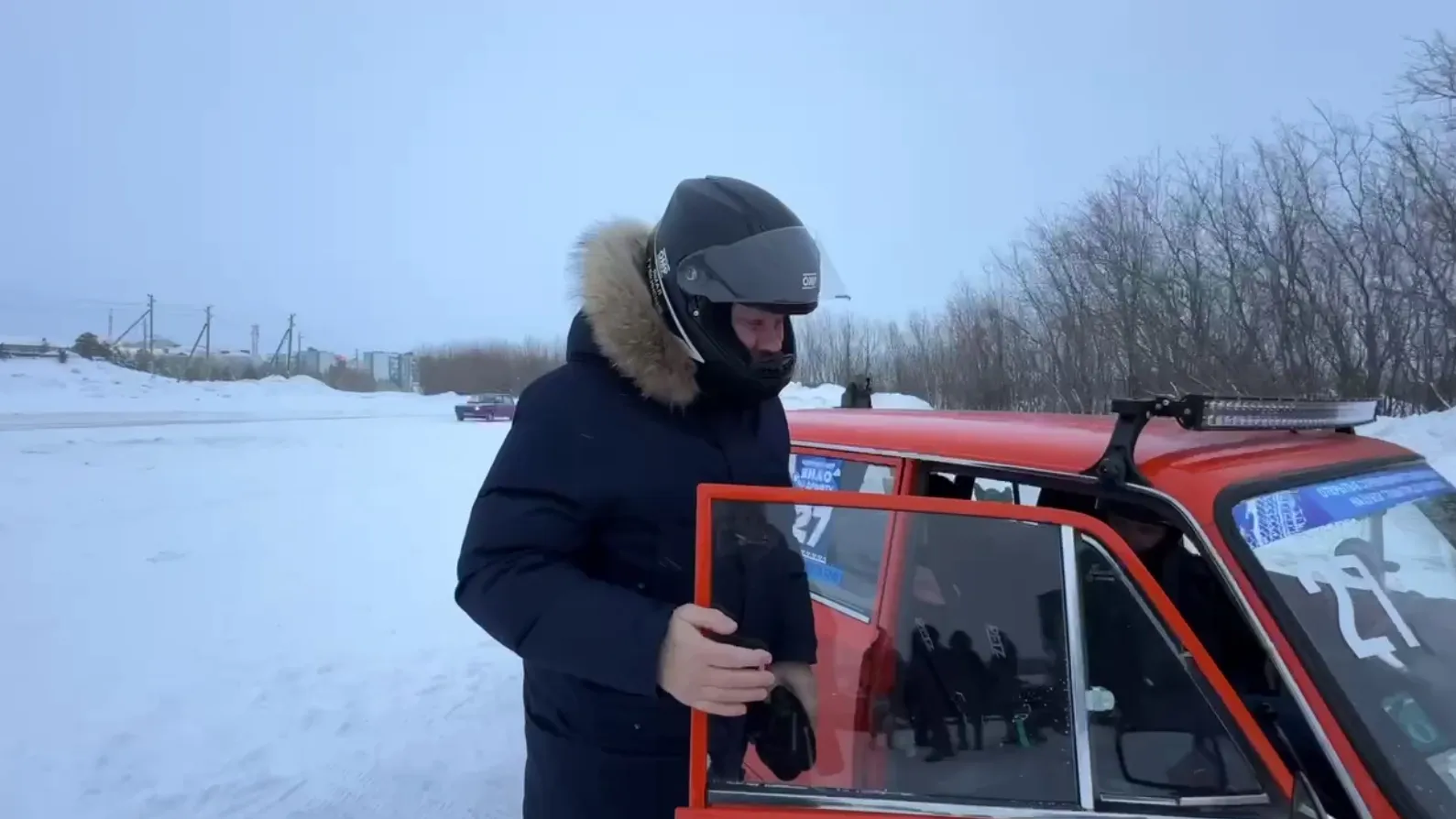 Ямальские главы муниципалитетов прокатились на тюнингованных ВАЗах. Фото: кадр из видео в telegram-канале Андрея Бандурко / t.me/bandurko_av 