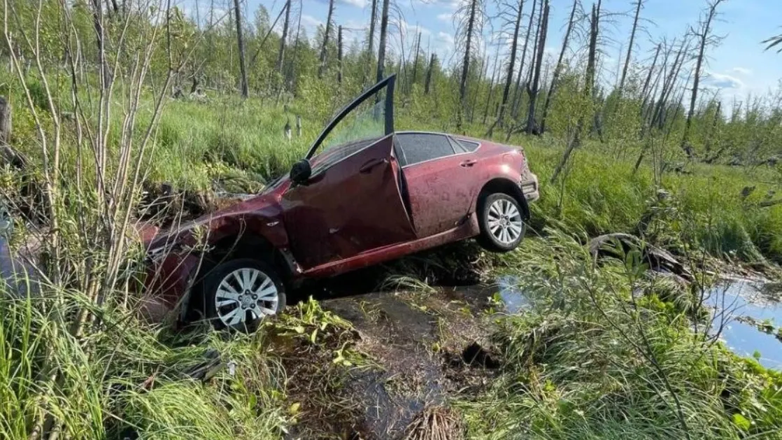 Машина получила механические повреждения. Фото: ГИБДД по ЯНАО / https://vk.com/public158918426